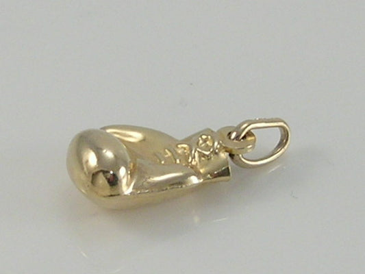 Vintage 3D 9ct Gold UnoAerre Boxing Gove Pendant  H/MK 1979