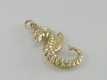 Vintage 3D 9ct Gold Seahorse Pendant