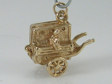 Vintage 3D 9ct Gold Organ Grinder & Monkey Charm. Movable