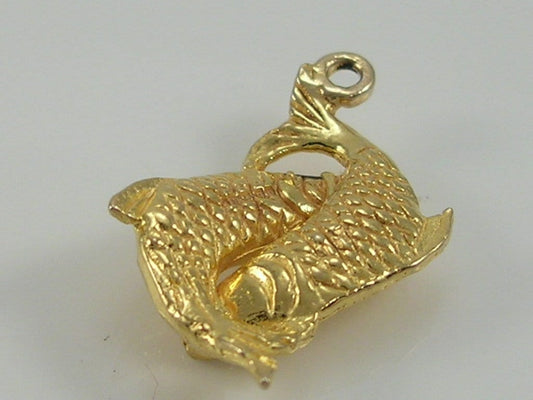 Vintage 3D 9ct Gold Pisces Fish Zodiac Charm Pendant.  H/MK 1970