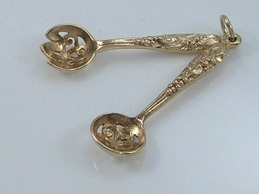 Vintage 3D 9ct Gold Ornate Grape Vine Design Salad Server Set Charm Pendant  H/MK 1963
