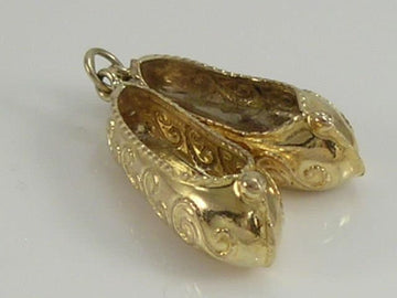 Vintage 3D 9ct Gold Ornate Slipper Shoes Charm Pendant H/MK 1977