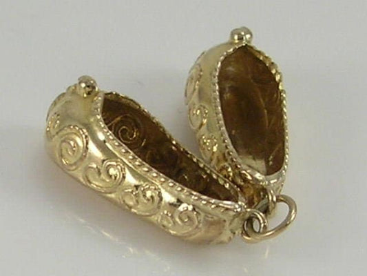 Vintage 3D 9ct Gold Ornate Slipper Shoes Charm Pendant H/MK 1977