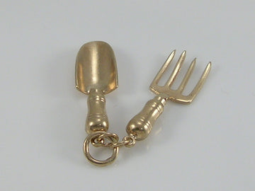 Vintage 3D 9ct Gold Garden Fork & Trowel Charm H/MK 1977 WHC