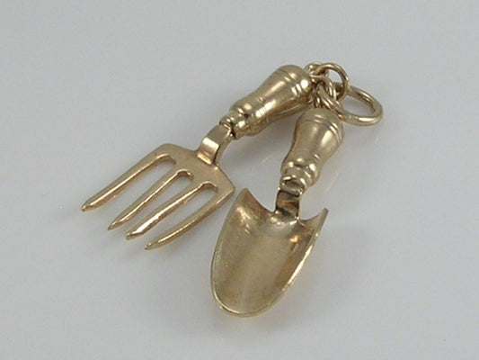 Vintage 3D 9ct Gold Garden Fork & Trowel Charm H/MK 1977 WHC
