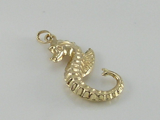 Vintage 3D 9ct Gold Seahorse Pendant