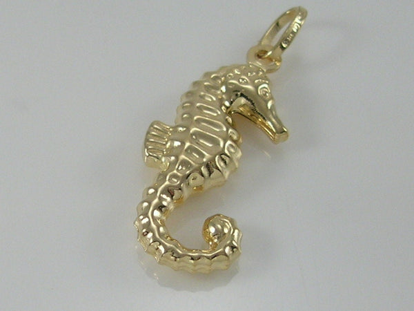 Vintage 3D 18K  18ct Gold Seahorse Charm Pendant