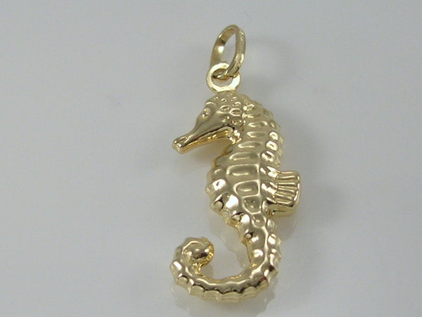 Vintage 3D 18K  18ct Gold Seahorse Charm Pendant