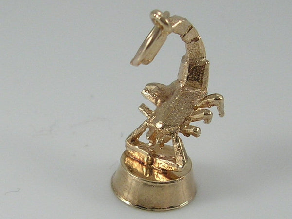 Vintage 3D 9ct Gold Scorpion SCORPIO Zodiac Charm Pendant.  H/MK 1973