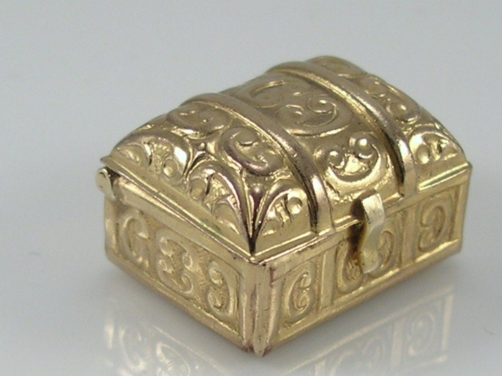 Vintage 3D 9ct Gold Treasure Chest Charm Pendant 10 Shilling Note H/MK 1967