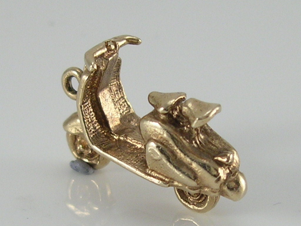 Vintage 3D 9ct Gold Vespa Moped Scooter Charm Pendant