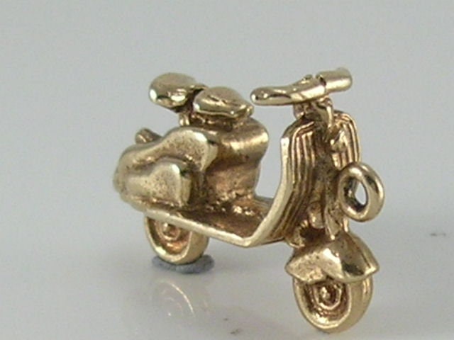 Vintage 3D 9ct Gold Vespa Moped Scooter Charm Pendant
