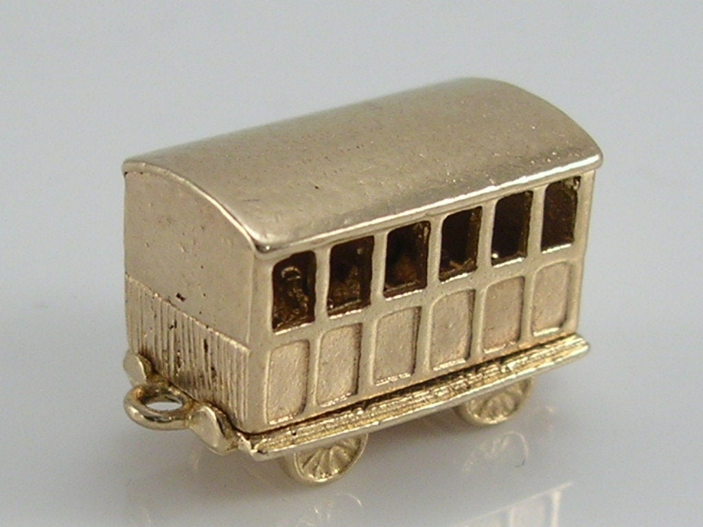 Vintage 9ct Gold Train Carriage Charm Pendant