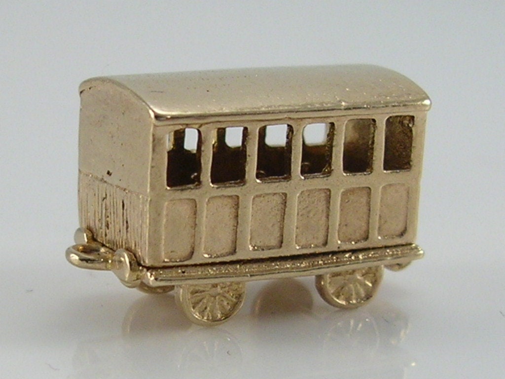 Vintage 9ct Gold Train Carriage Charm Pendant