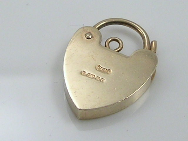 Vintage 9ct gold Padlock Bracelet Fastener H/MK 1979