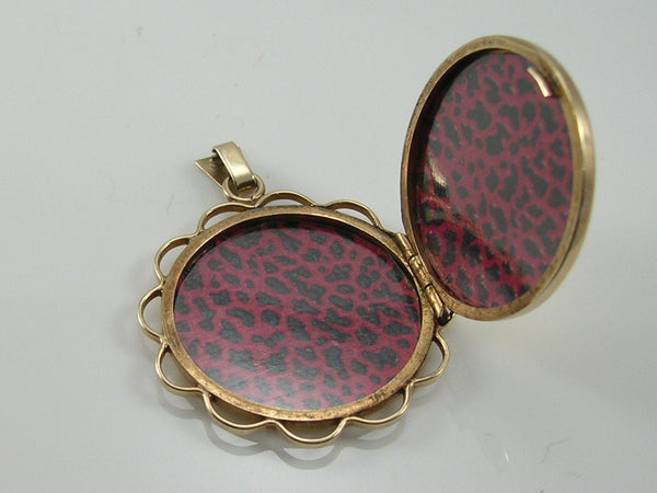 Vintage 9ct gold Etched Locket Pendant H/MK 1978