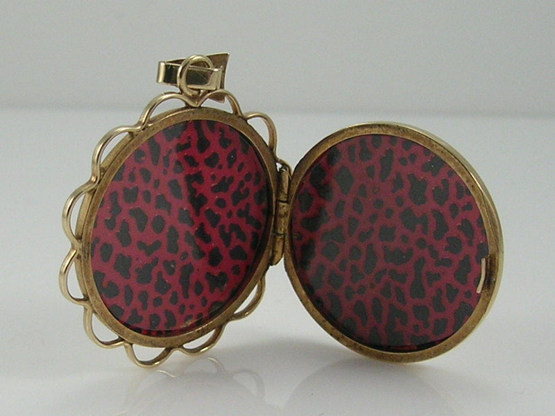 Vintage 9ct gold Etched Locket Pendant H/MK 1978