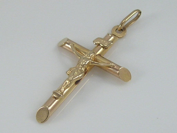 Vintage UnoAErre 9ct Gold Crucifix Cross pendant