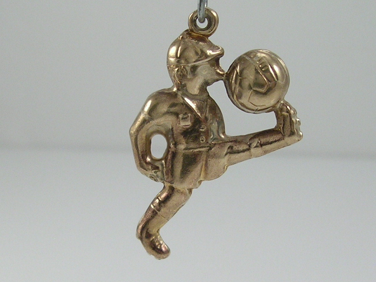 Vintage 3D 9ct Gold Footballer Kicking Football Charm Pendant H/MK 1967