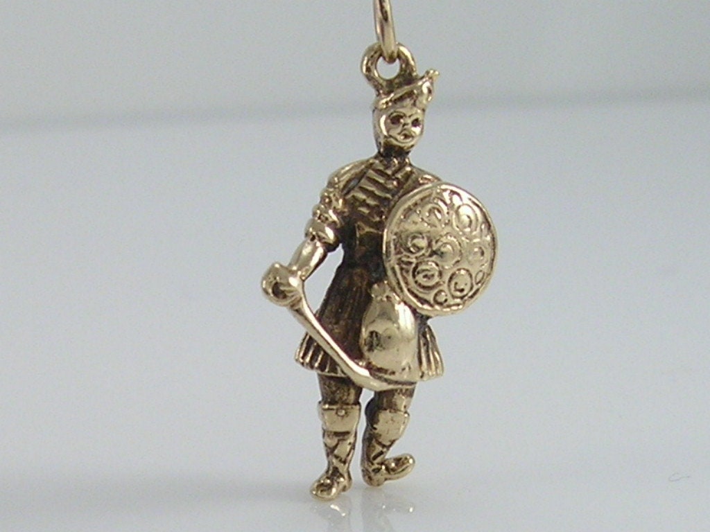Vintage 3D 9ct Gold Scottish Clansman Charm Pendant  H/MK 1977