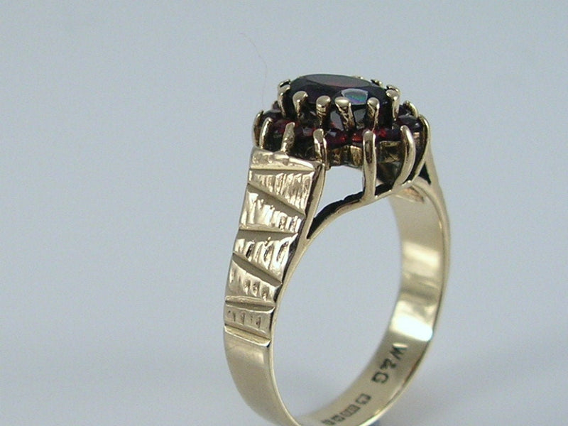 Vintage 9ct Gold Garnet Cluster Ring  H/MK 1976