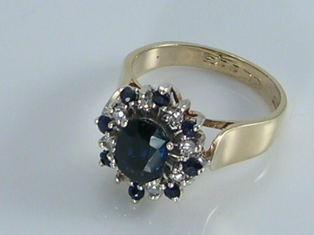 Vintage 9ct Gold Sapphire & Diamond Cluster Ring  H/MK 1975