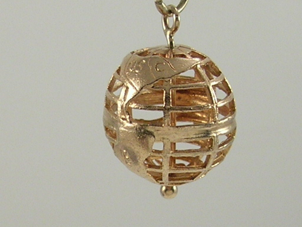 Vintage 3D 9ct Gold World Globe Map Travel Charm Pendant. H/MK