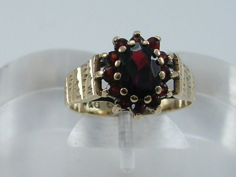 Vintage 9ct Gold Garnet Cluster Ring  H/MK 1976