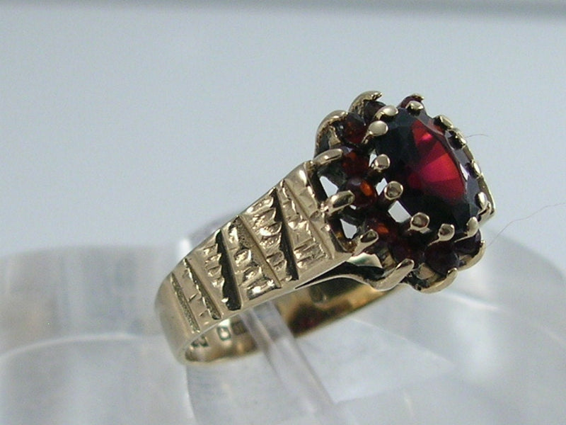 Vintage 9ct Gold Garnet Cluster Ring  H/MK 1976