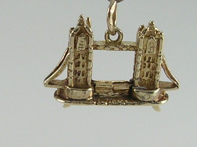 Vintage 3D 9ct Gold Movable Tower Bridge of London Charm Pendant H/MK 1966