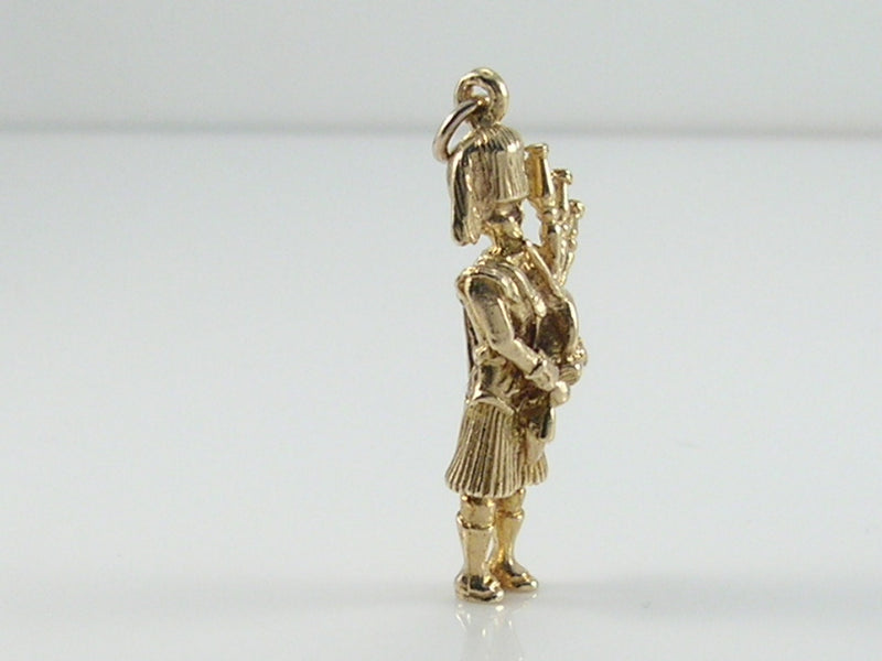 Vintage 3D 9ct Gold Scottish Bagpiper Charm Pendant  H/MK 1964 Edinburgh