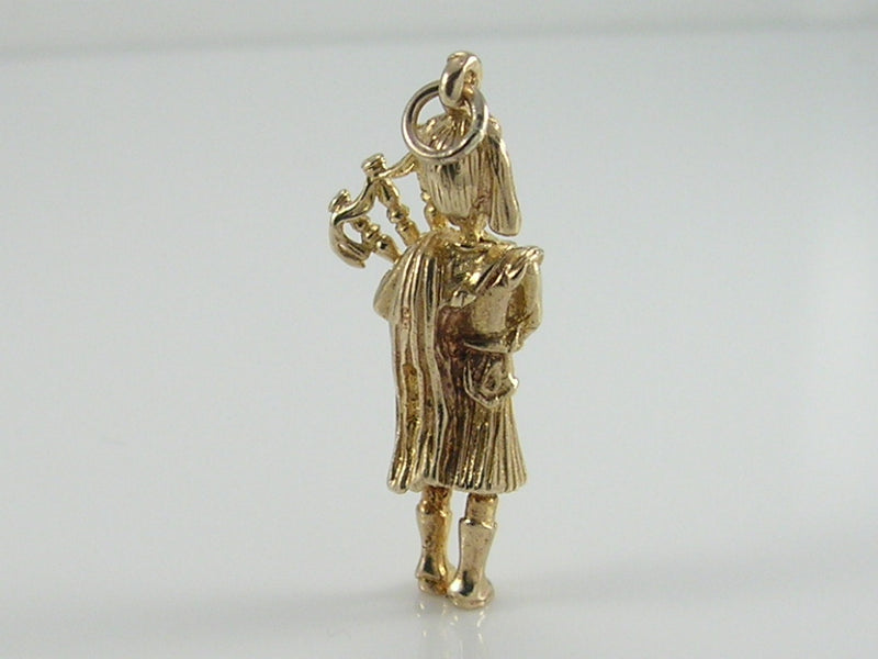 Vintage 3D 9ct Gold Scottish Bagpiper Charm Pendant  H/MK 1964 Edinburgh