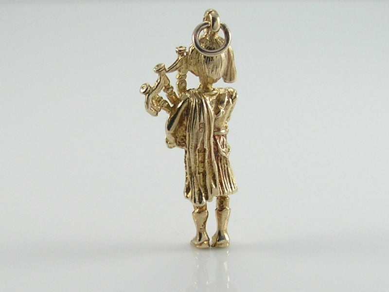 Vintage 3D 9ct Gold Scottish Bagpiper Charm Pendant  H/MK 1964 Edinburgh