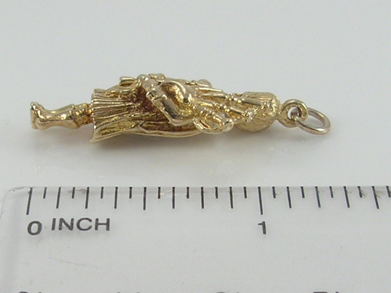 Vintage 3D 9ct Gold Scottish Bagpiper Charm Pendant  H/MK 1964 Edinburgh