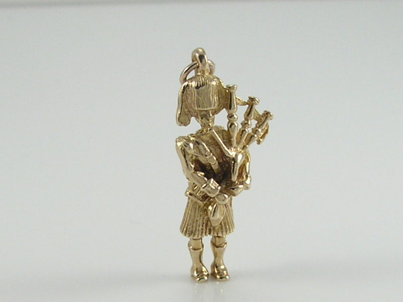 Vintage 3D 9ct Gold Scottish Bagpiper Charm Pendant  H/MK 1964 Edinburgh