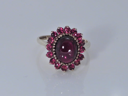 Vintage 9ct Gold Garnet Cluster Ring  H/MK 1974