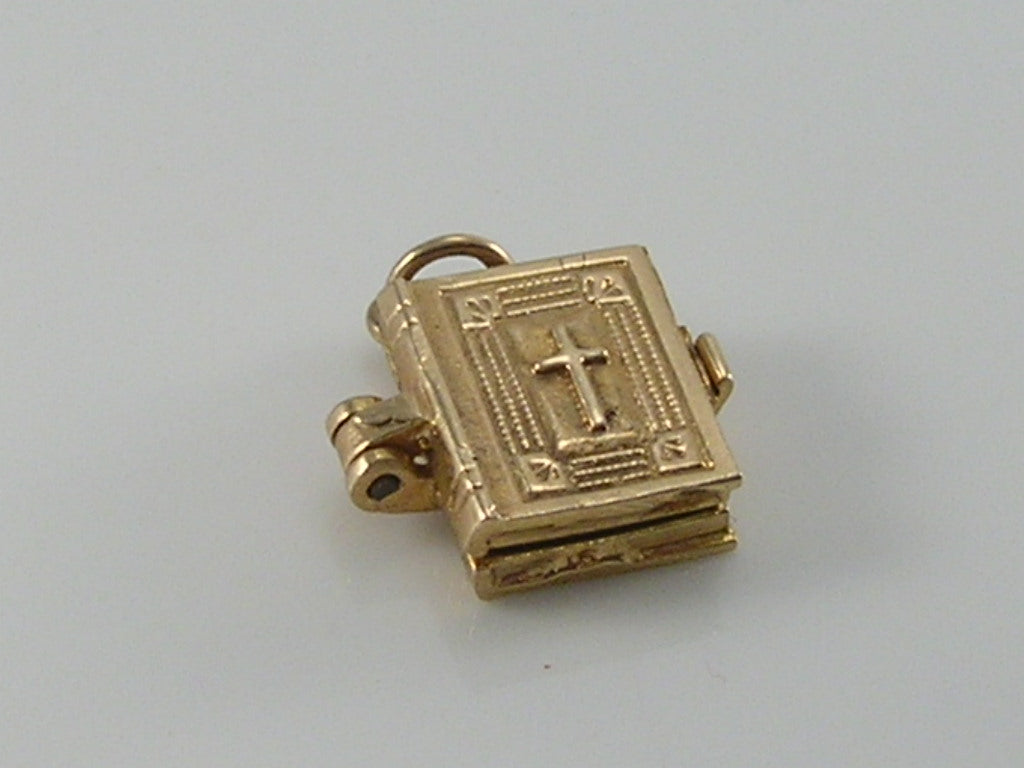 Vintage 3D 9ct Gold Nuvo Holy Bible Charm Pendant. H/MK 1973  Lords Prayer