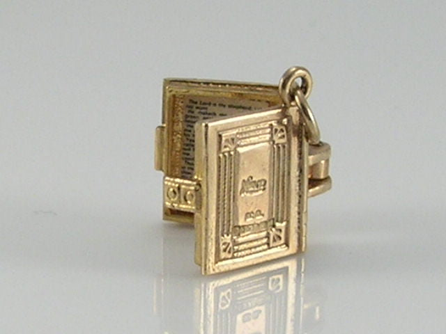 Vintage 3D 9ct Gold Nuvo Holy Bible Charm Pendant. H/MK 1973  Lords Prayer