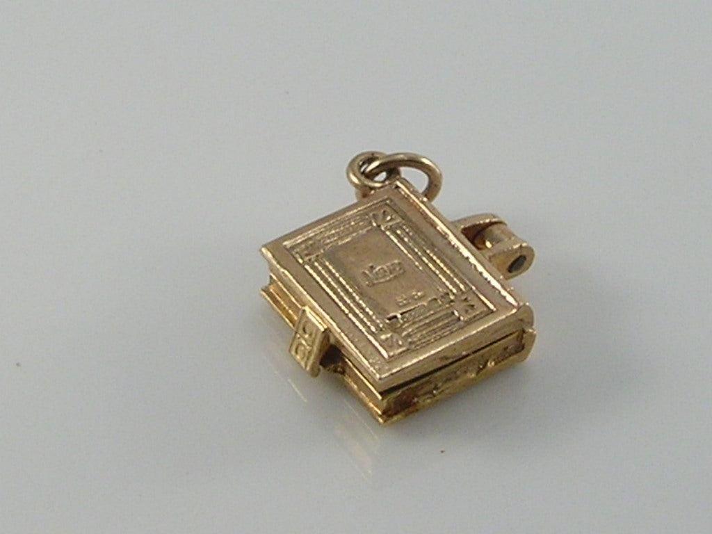 Vintage 3D 9ct Gold Nuvo Holy Bible Charm Pendant. H/MK 1973  Lords Prayer