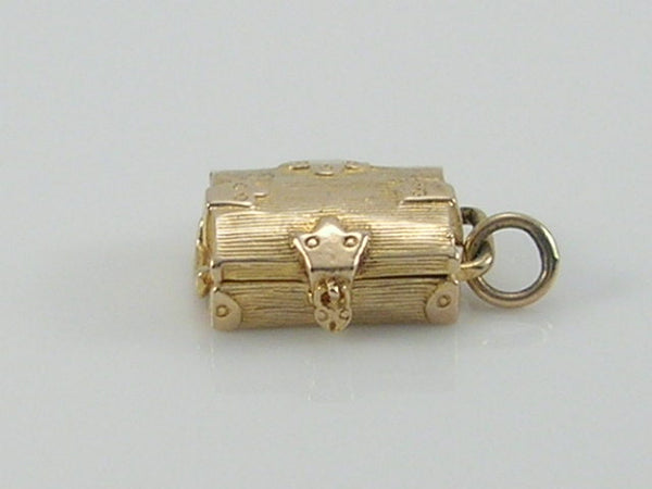 Vintage 3D 9ct Gold Nuvo Treasure Chest Charm   H/MK 1965    RP