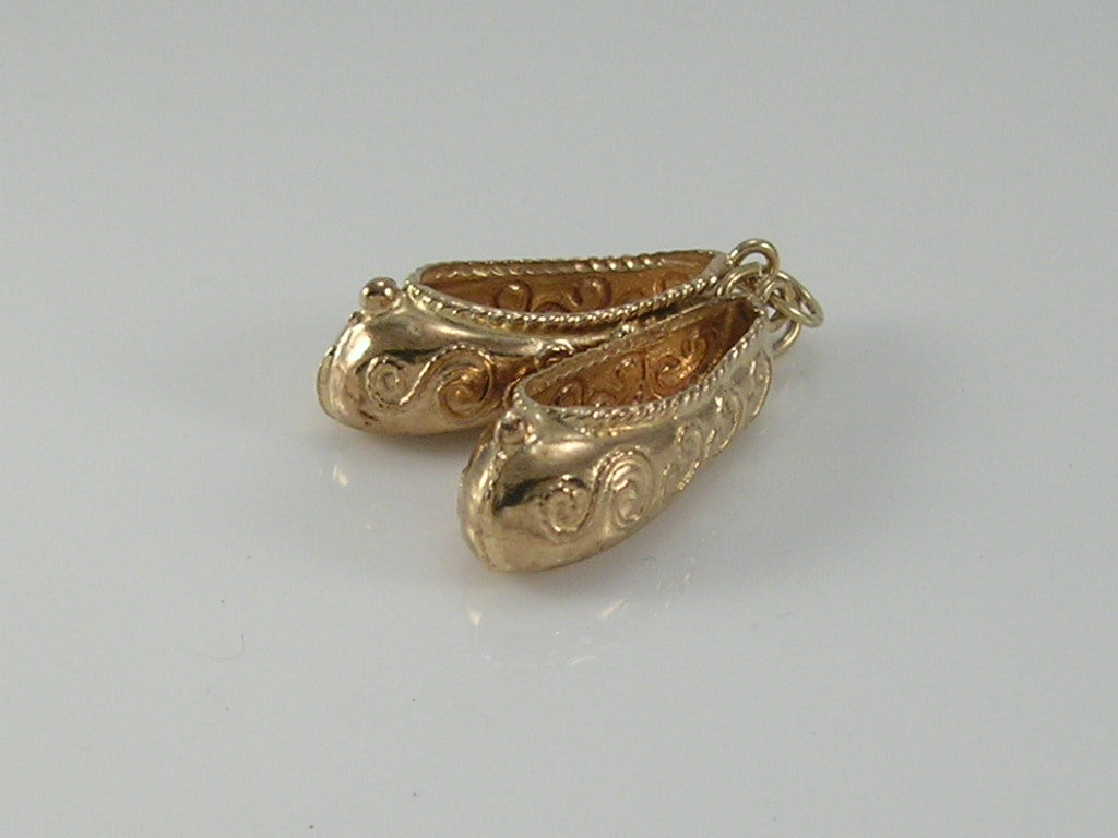 Vintage 3D 9ct Gold Ornate Slipper Shoes Charm Pendant H/MK 1976