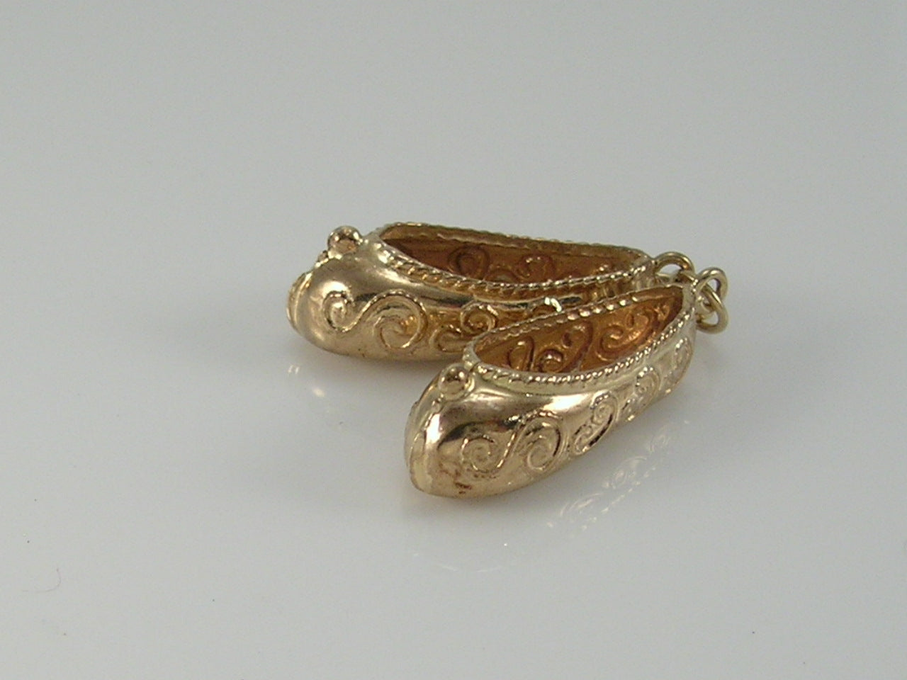 Vintage 3D 9ct Gold Ornate Slipper Shoes Charm Pendant H/MK 1976