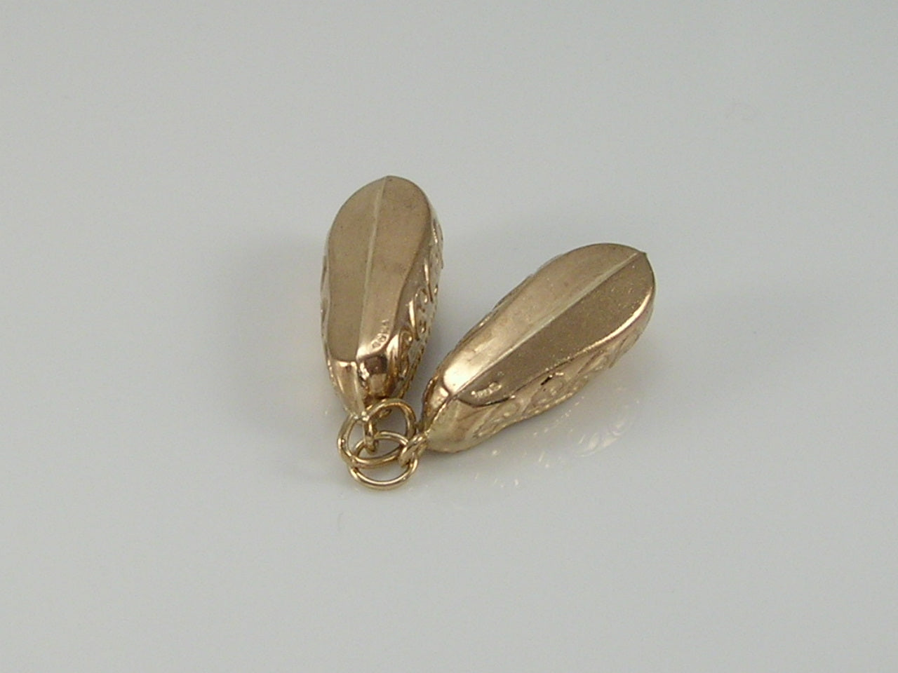 Vintage 3D 9ct Gold Ornate Slipper Shoes Charm Pendant H/MK 1976