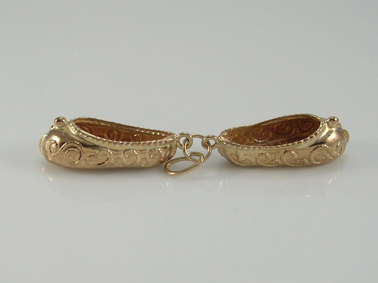 Vintage 3D 9ct Gold Ornate Slipper Shoes Charm Pendant H/MK 1976