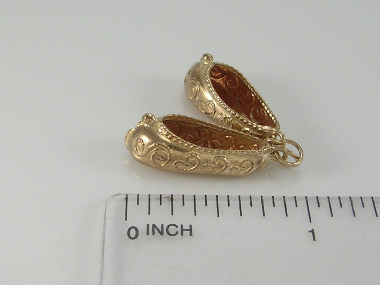 Vintage 3D 9ct Gold Ornate Slipper Shoes Charm Pendant H/MK 1976