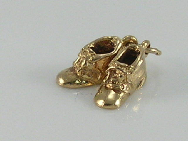 Vintage 3D 9ct Gold Baby Boots Shoes Charm Pendant H/MK 1976