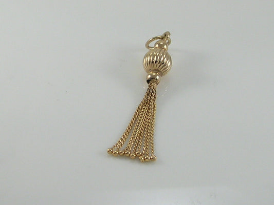 Vintage UnoAerre 9ct Gold Tassle Pendant