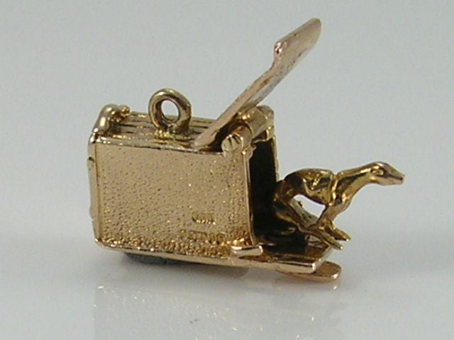 Vintage 3D 9ct Gold Greyhound in Trap Racing Charm- dog side