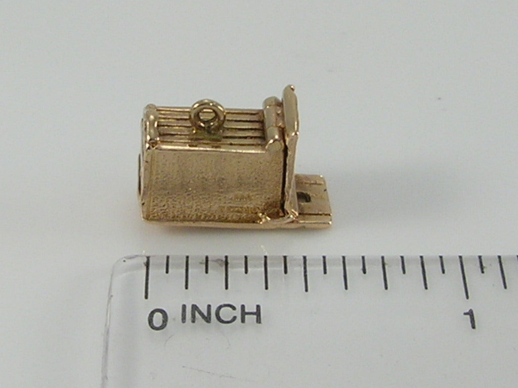 Vintage 3D 9ct Gold Greyhound in Trap Racing Charm - 1 inch