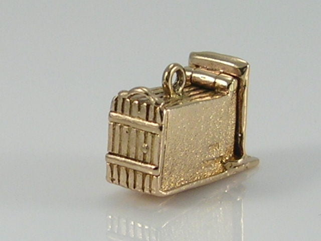 Vintage 3D 9ct Gold Greyhound in Trap Racing Charm - side 4